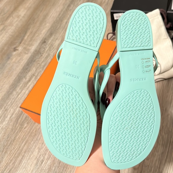 BRAND NEW SOLD OUT HERMES SANDLES - Picture 3 of 4